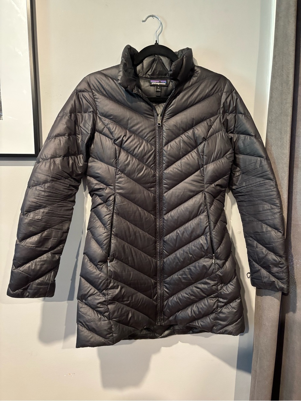 Patagonia Black Down Puffer Jacket - Picture 2 of 8